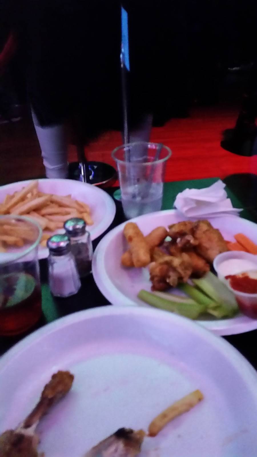 Fast Eddies | restaurant | 4801 Allentown Rd, Camp Springs, MD 20746, USA | 2405327406 OR +1 240-532-7406