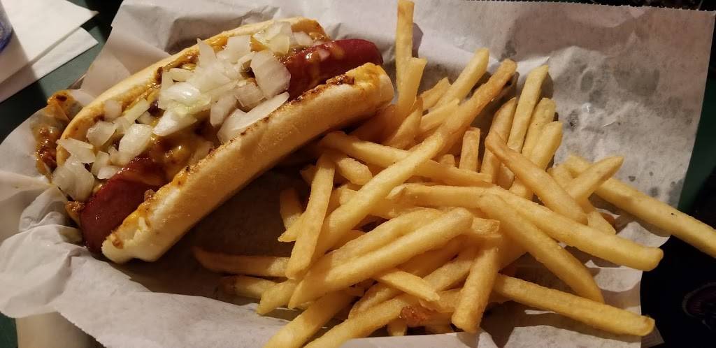 Altn Bachs Town Tap | restaurant | 2602 Whalen Ln, Madison, WI 53713, USA | 6082719955 OR +1 608-271-9955