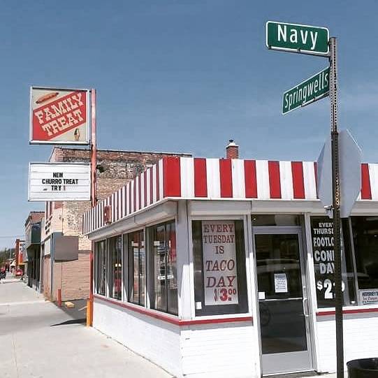 Family Treats | restaurant | 2010 Springwells St, Detroit, MI 48209, USA | 3138413522 OR +1 313-841-3522