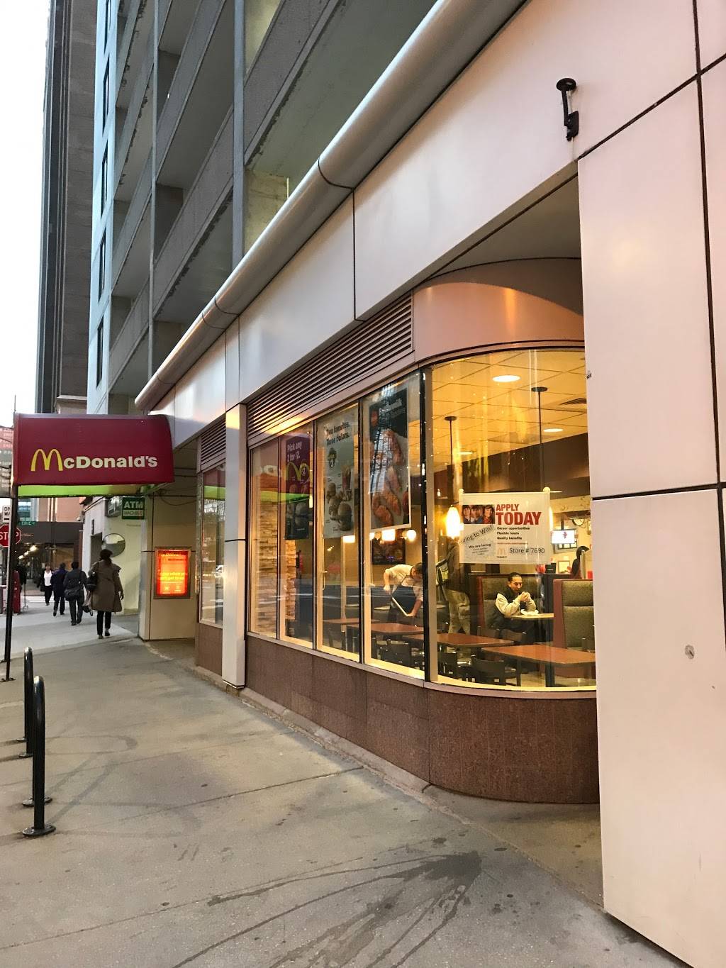 McDonalds | cafe | 645 N McClurg Ct, Chicago, IL 60611, USA | 3129445665 OR +1 312-944-5665