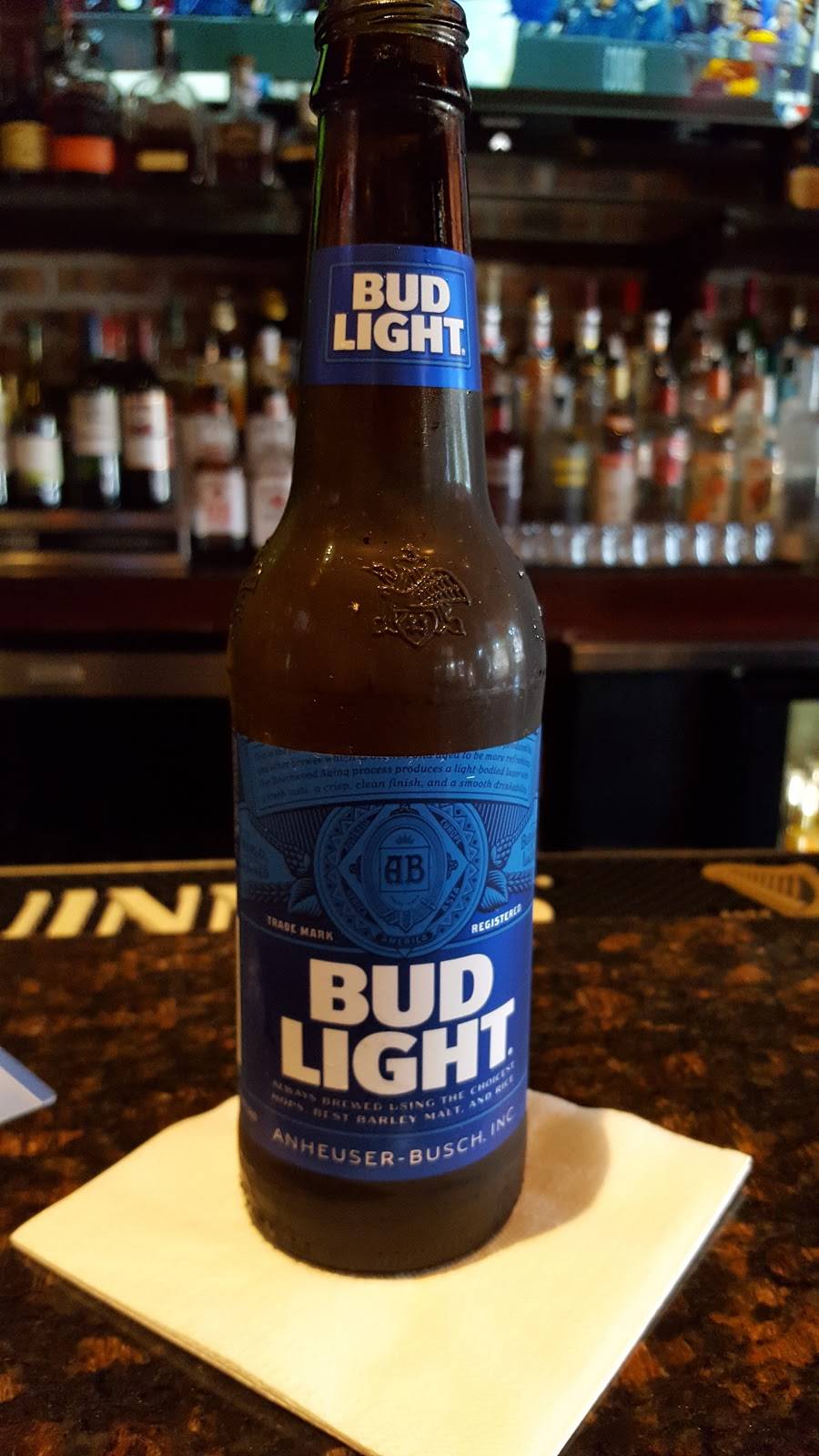 McQuades Neighborhood Grill | restaurant | 275 Merrick Rd, Lynbrook, NY 11563, USA | 5162562820 OR +1 516-256-2820