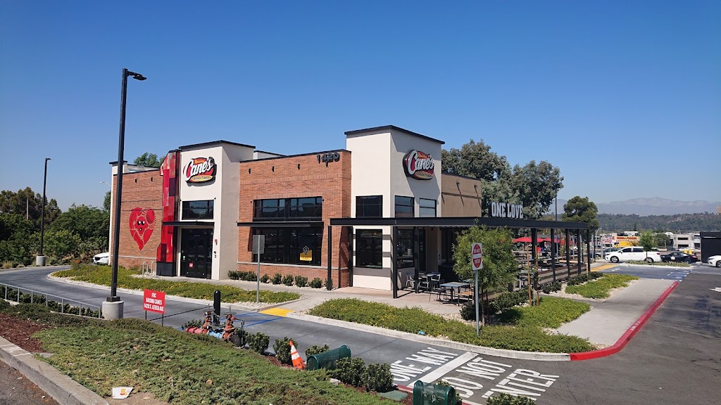 Raising Canes Chicken Fingers | restaurant | 1420 S Azusa Ave, City of Industry, CA 91748, USA | 6265819747 OR +1 626-581-9747