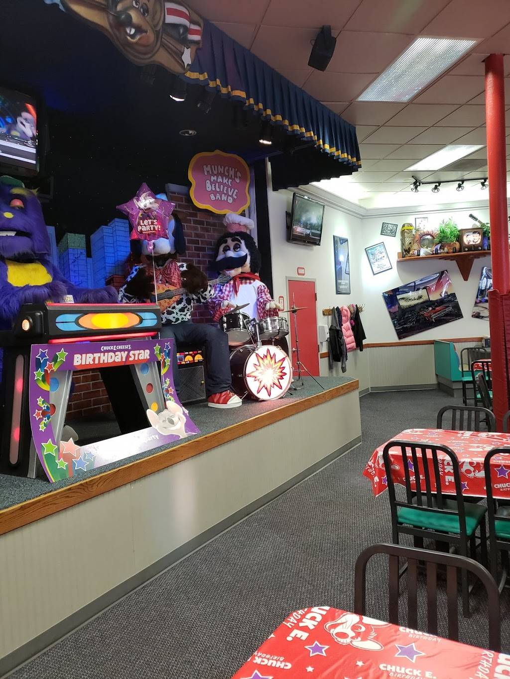 Chuck E. Cheeses | restaurant | 2779 W Market St, Akron, OH 44333, USA | 3308698211 OR +1 330-869-8211
