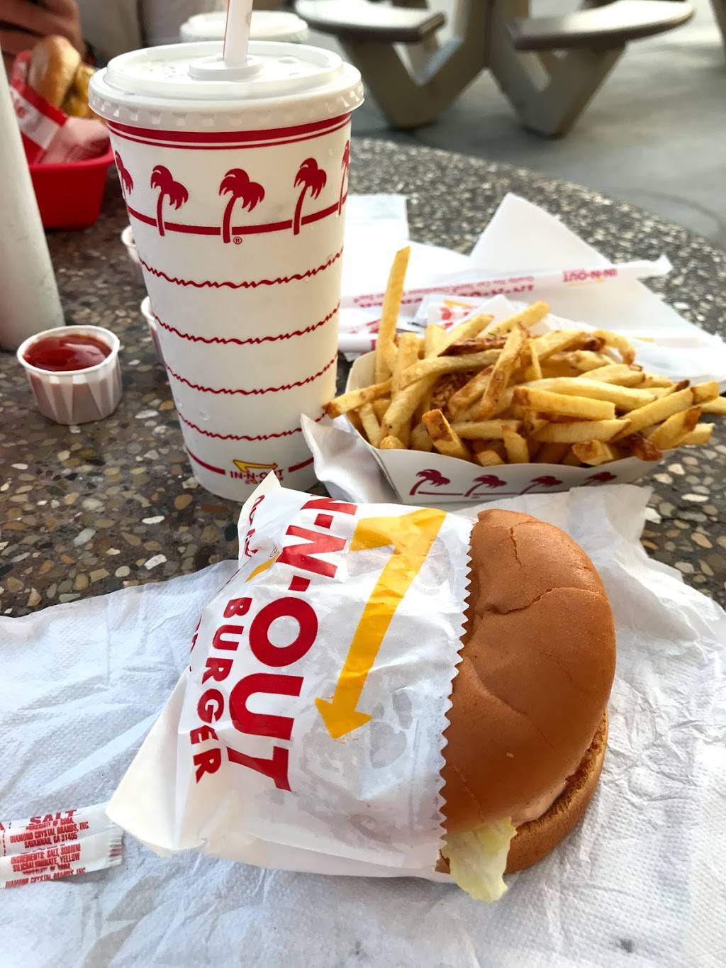 In-N-Out Burger | restaurant | 24445 Crenshaw Blvd, Torrance, CA 90505, USA | 8007861000 OR +1 800-786-1000