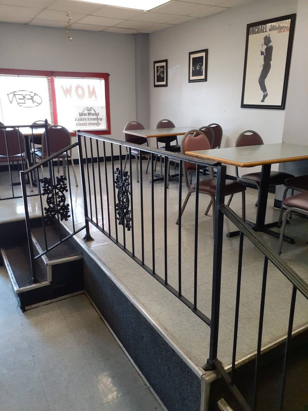 St. Louis FatBurger | restaurant | 2812 N Grand Blvd, St. Louis, MO 63107, USA | 3143713700 OR +1 314-371-3700