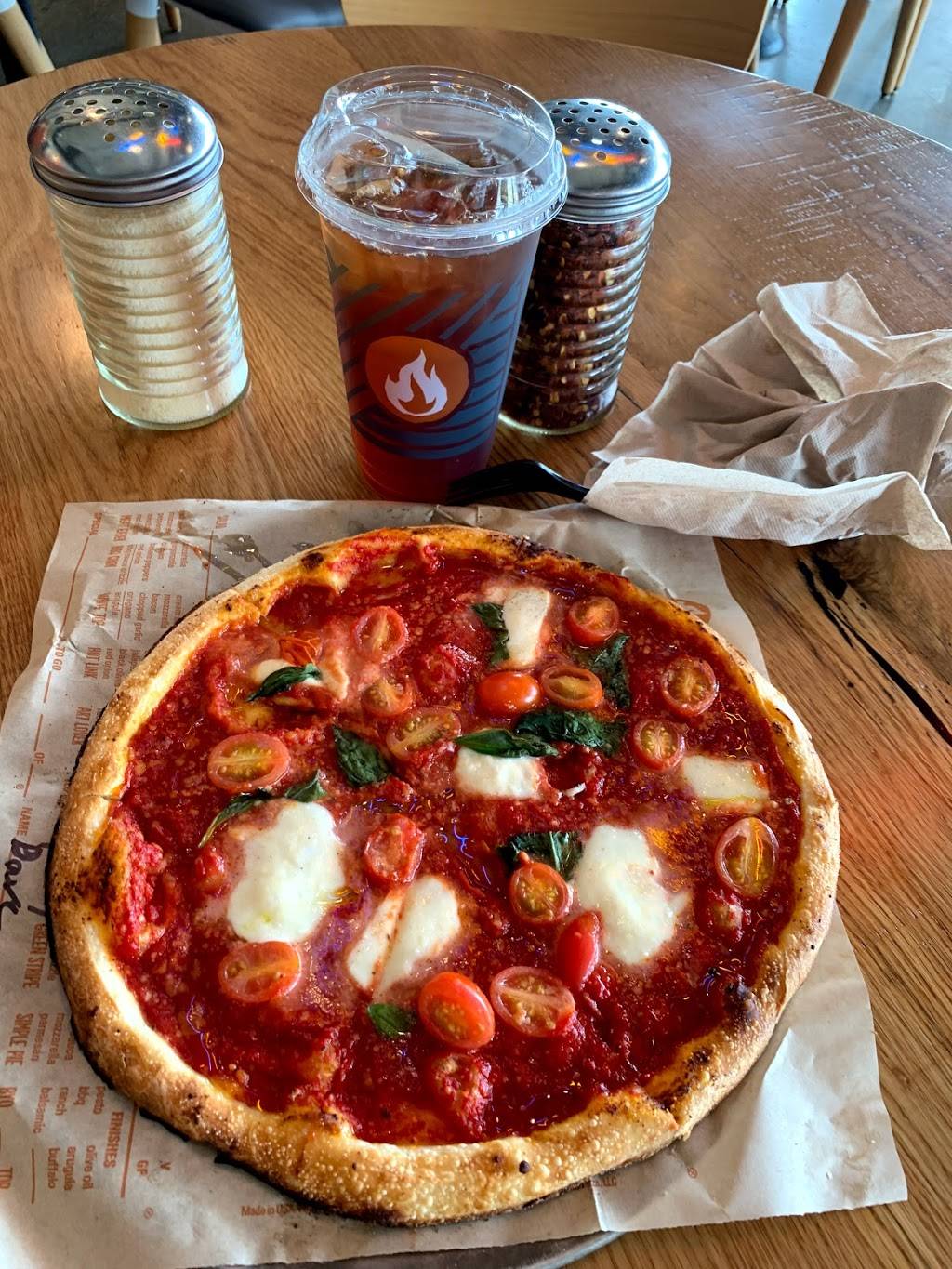 Blaze Pizza | restaurant | 1050 S Kirkwood Rd, Kirkwood, MO 63122, USA | 3146824005 OR +1 314-682-4005