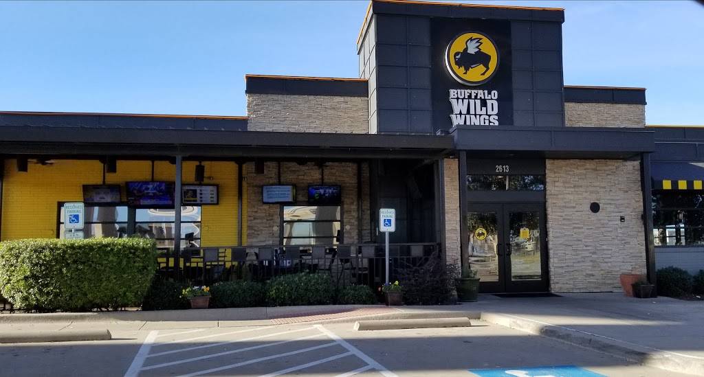 Buffalo Wild Wings | restaurant | 2613 Interstate 35E, Frontage Road, Lewisville, TX 75067, USA | 2144883700 OR +1 214-488-3700
