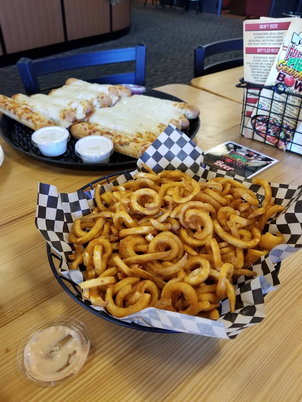 Gearhart Bowl & Fultanos Pizza | restaurant | 3518 Highway 101 North, Gearhart, OR 97138, USA | 5037385333 OR +1 503-738-5333