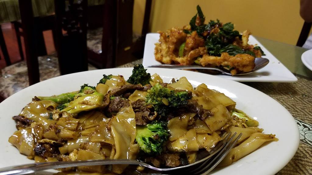Krungthep Thai Cuisine | restaurant | 13260 1st Ave S, Seattle, WA 98168, USA | 2068299426 OR +1 206-829-9426