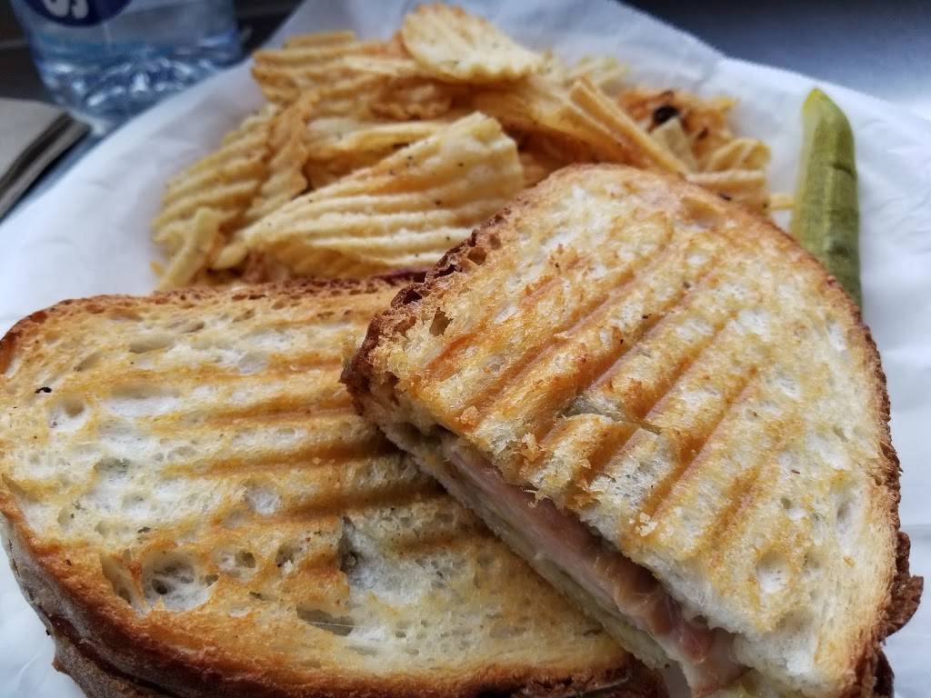 Goose Island | restaurant | 10000 West OHare Avenue, Chicago, IL 60666, USA | 8004667363 OR +1 800-466-7363