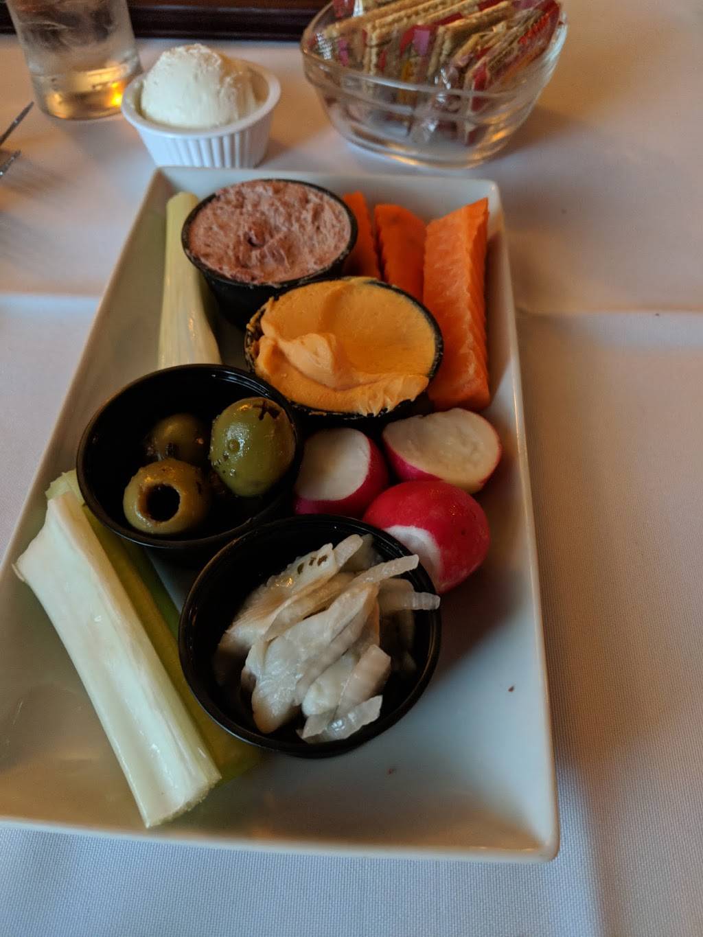 Chippewa Inn | restaurant | 9702 Co Rd B, Hayward, WI 54843, USA | 7154623648 OR +1 715-462-3648