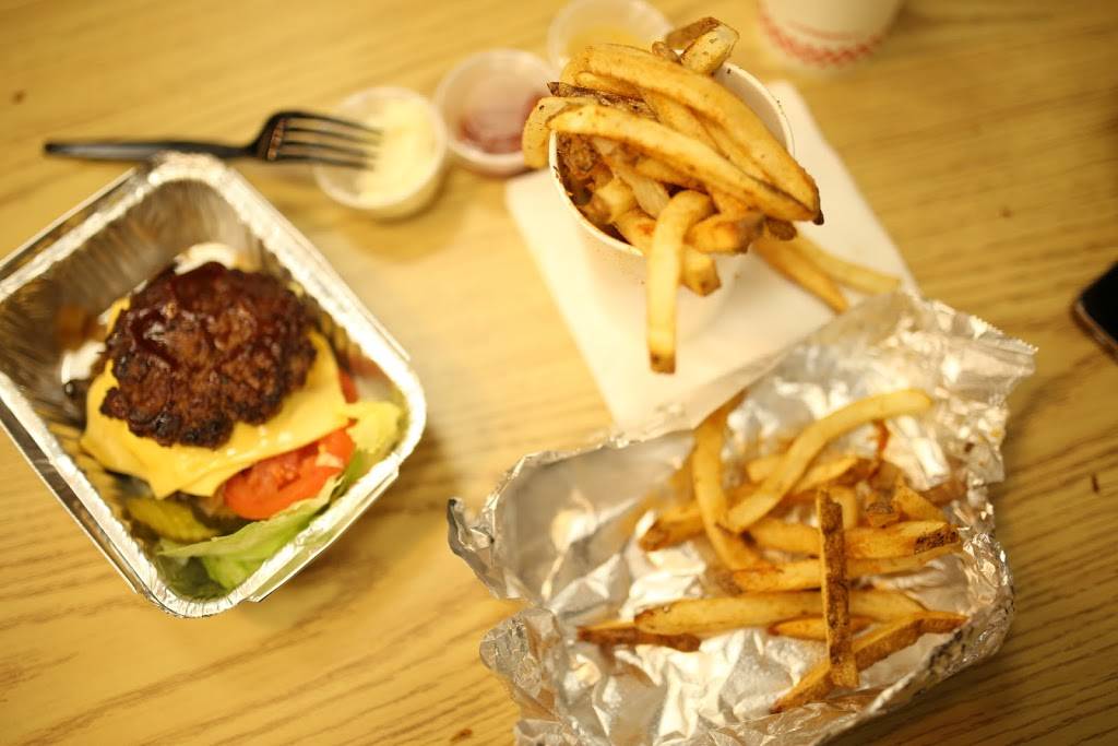 Five Guys | meal takeaway | 45 River Rd, Edgewater, NJ 07020, USA | 2014824614 OR +1 201-482-4614