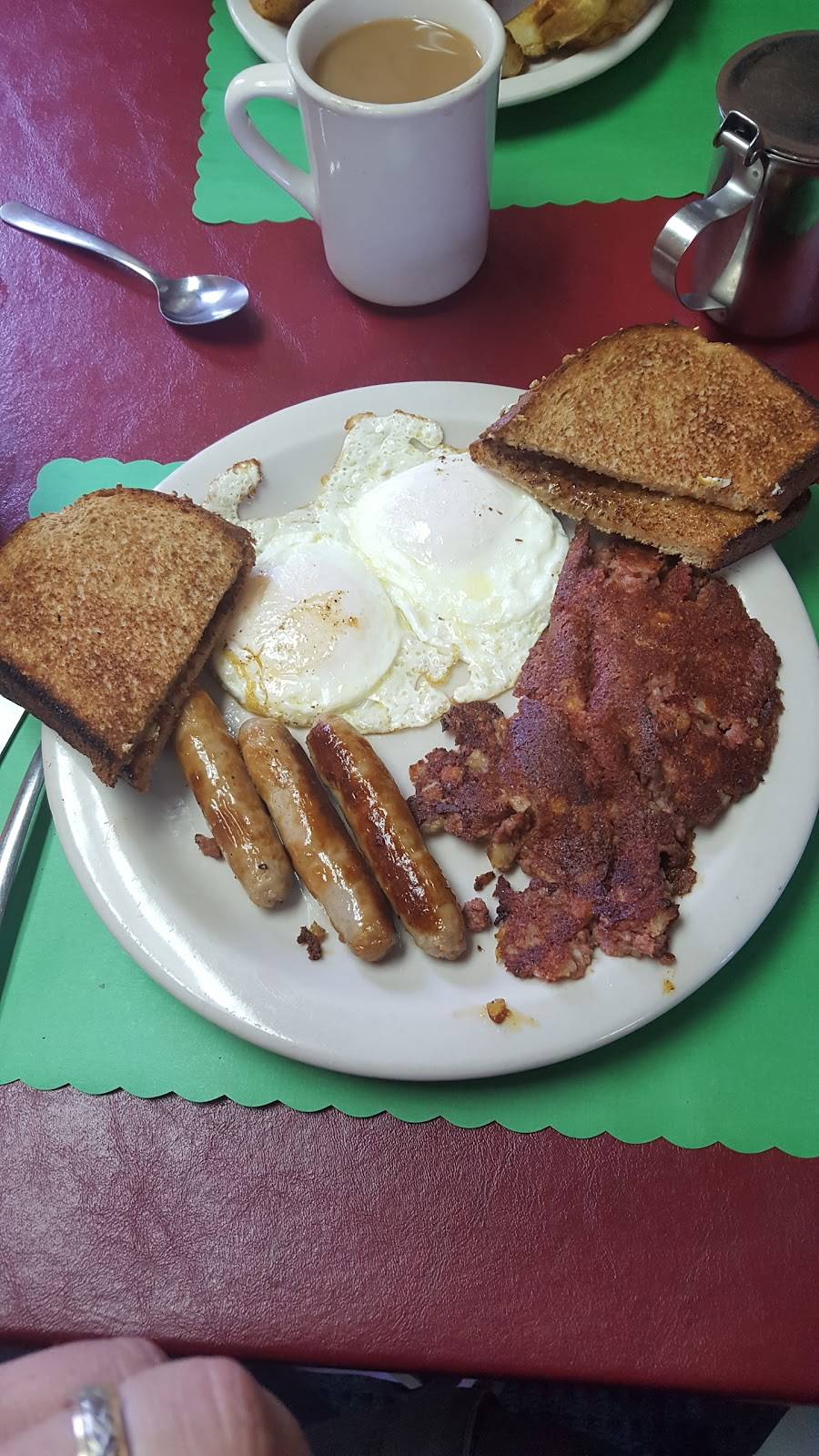 Donnas Cafe | restaurant | 5942 Rome-Taberg Rd, Rome, NY 13440, USA | 3153365682 OR +1 315-336-5682