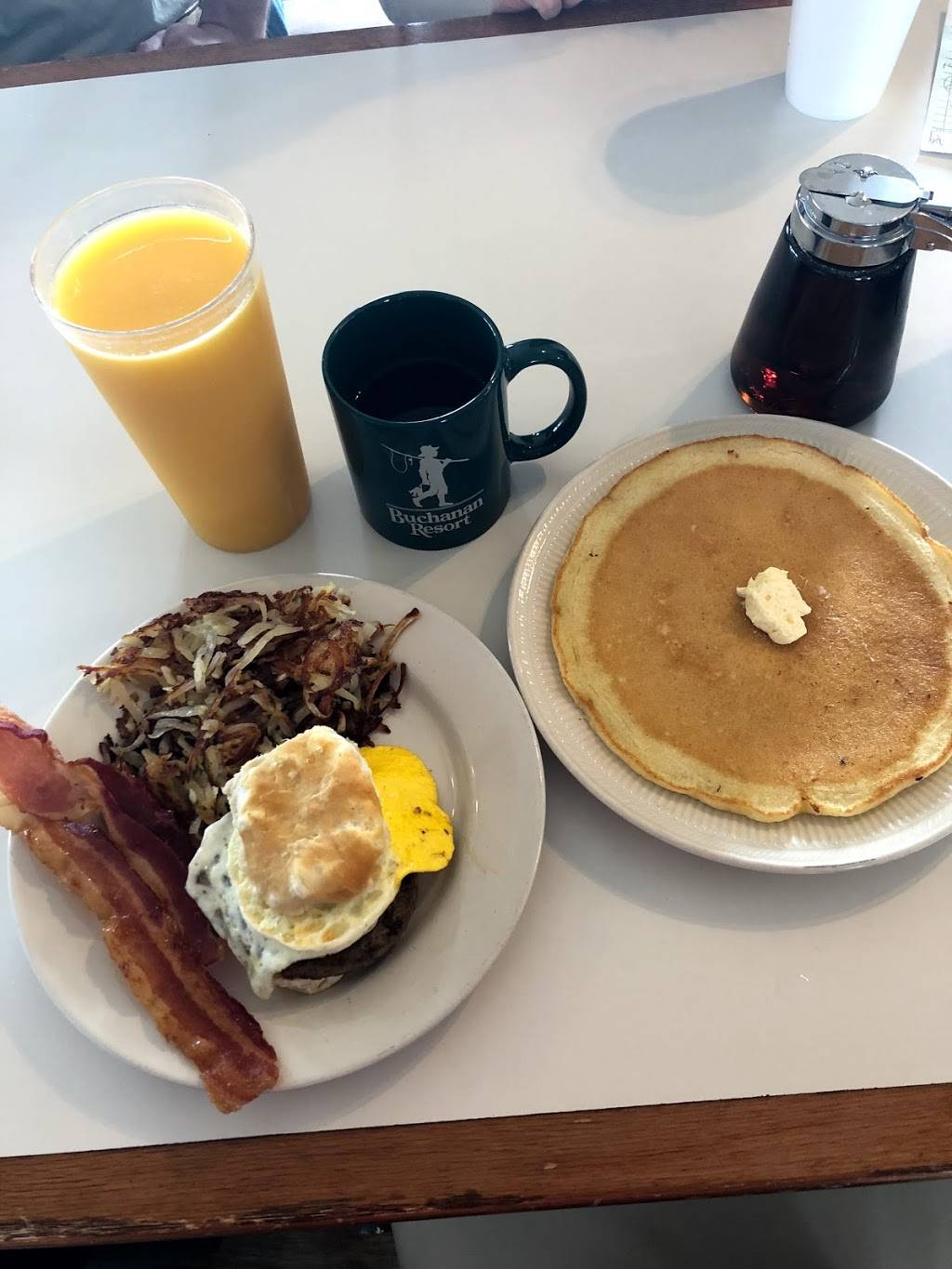 Oak Tree Grille | restaurant | 865 Buchanan Resort Rd, Springville, TN 38256, USA | 7316428810 OR +1 731-642-8810