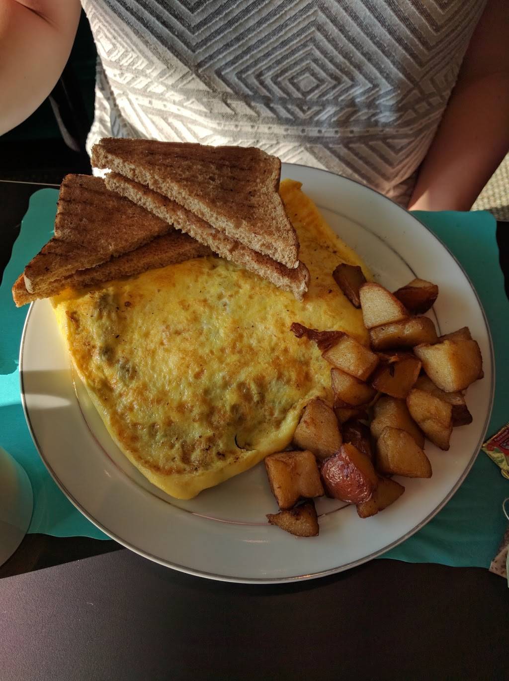 33 All American Diner | restaurant | 33 Pond St, Ashland, MA 01721, USA | 5088617479 OR +1 508-861-7479