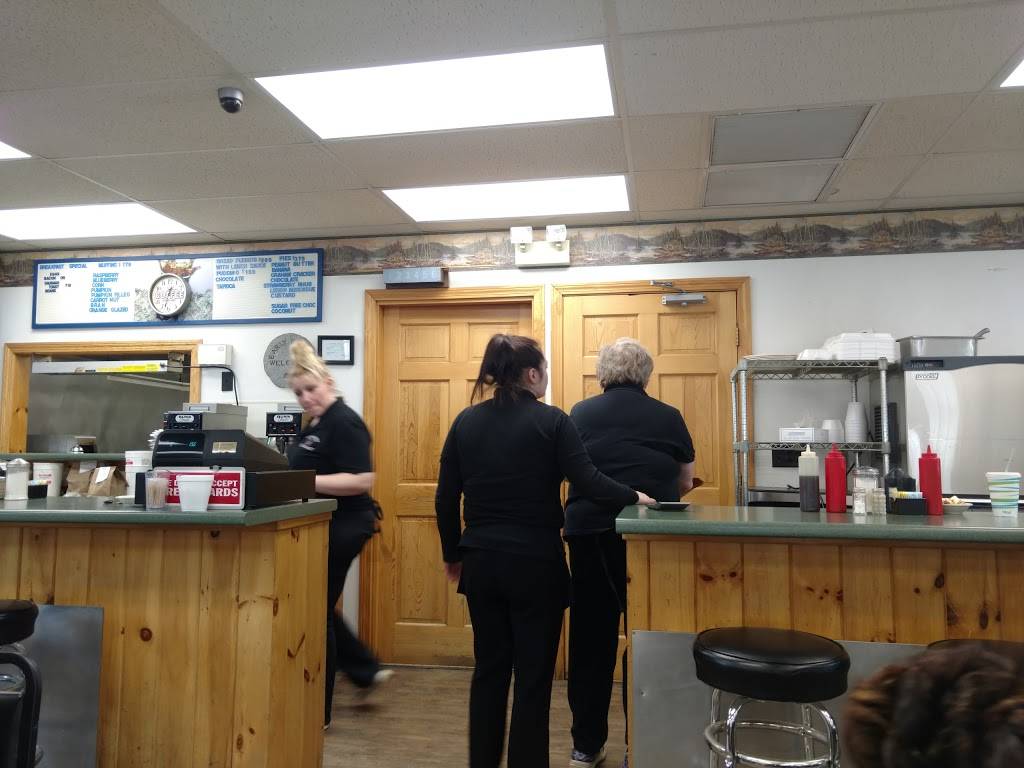 Early Bird Restaurant | restaurant | 37 Main St, Oakland, ME 04963, USA | 2074659608 OR +1 207-465-9608