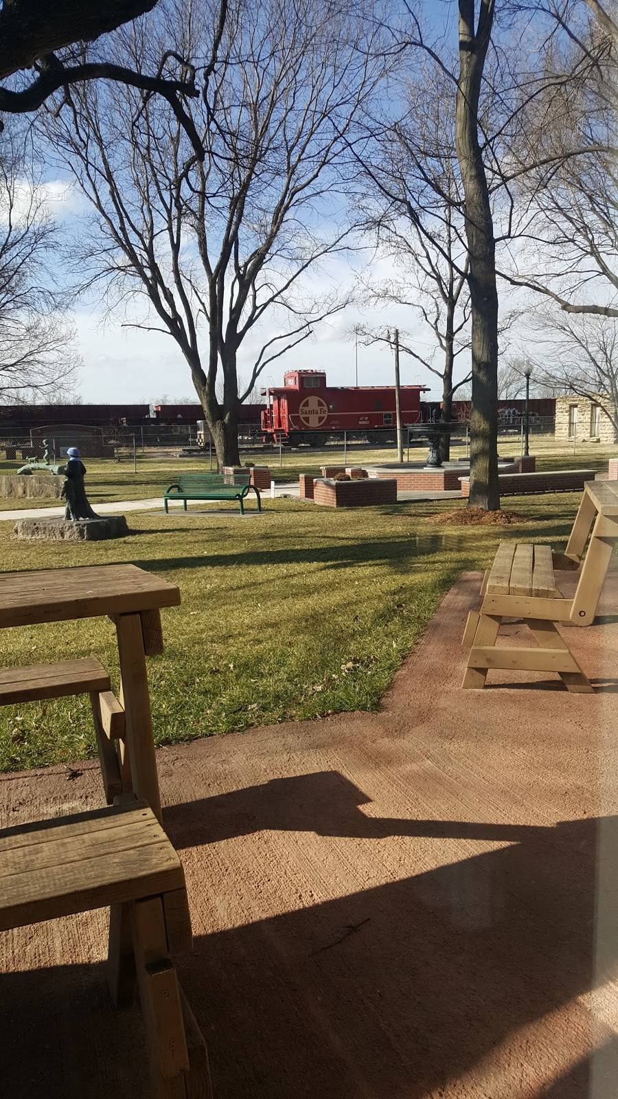 Lucianos | restaurant | 216 W Main St, Mulvane, KS 67110, USA | 3167770045 OR +1 316-777-0045