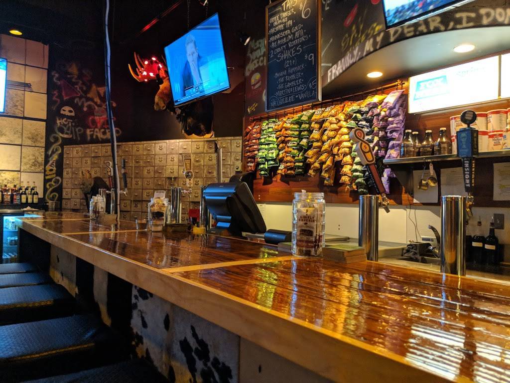 Hot Chip Burger Bar | restaurant | 1190 16th St SW, Rochester, MN 55902, USA | 5074240080 OR +1 507-424-0080