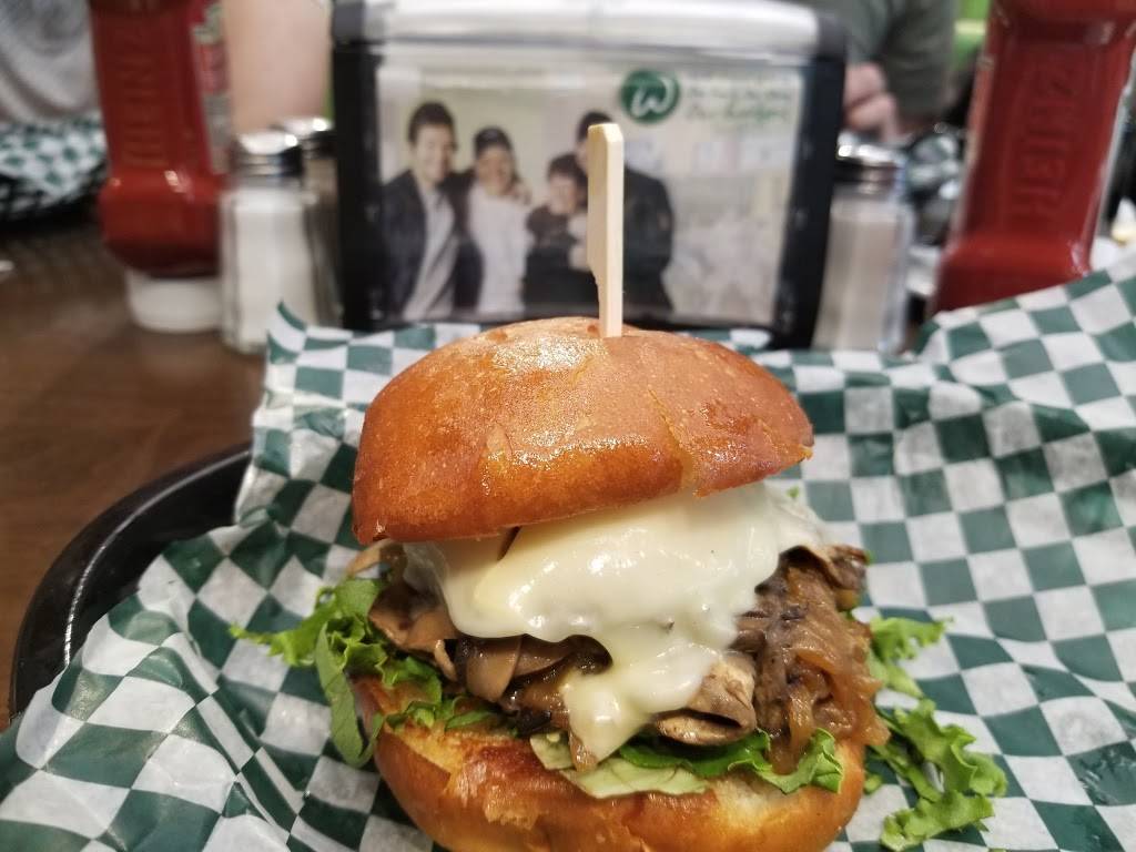Wahlburgers | restaurant | 6301 Silver Dart Dr, Mississauga, ON L5P 1B2, Canada | 4167762576 OR +1 416-776-2576