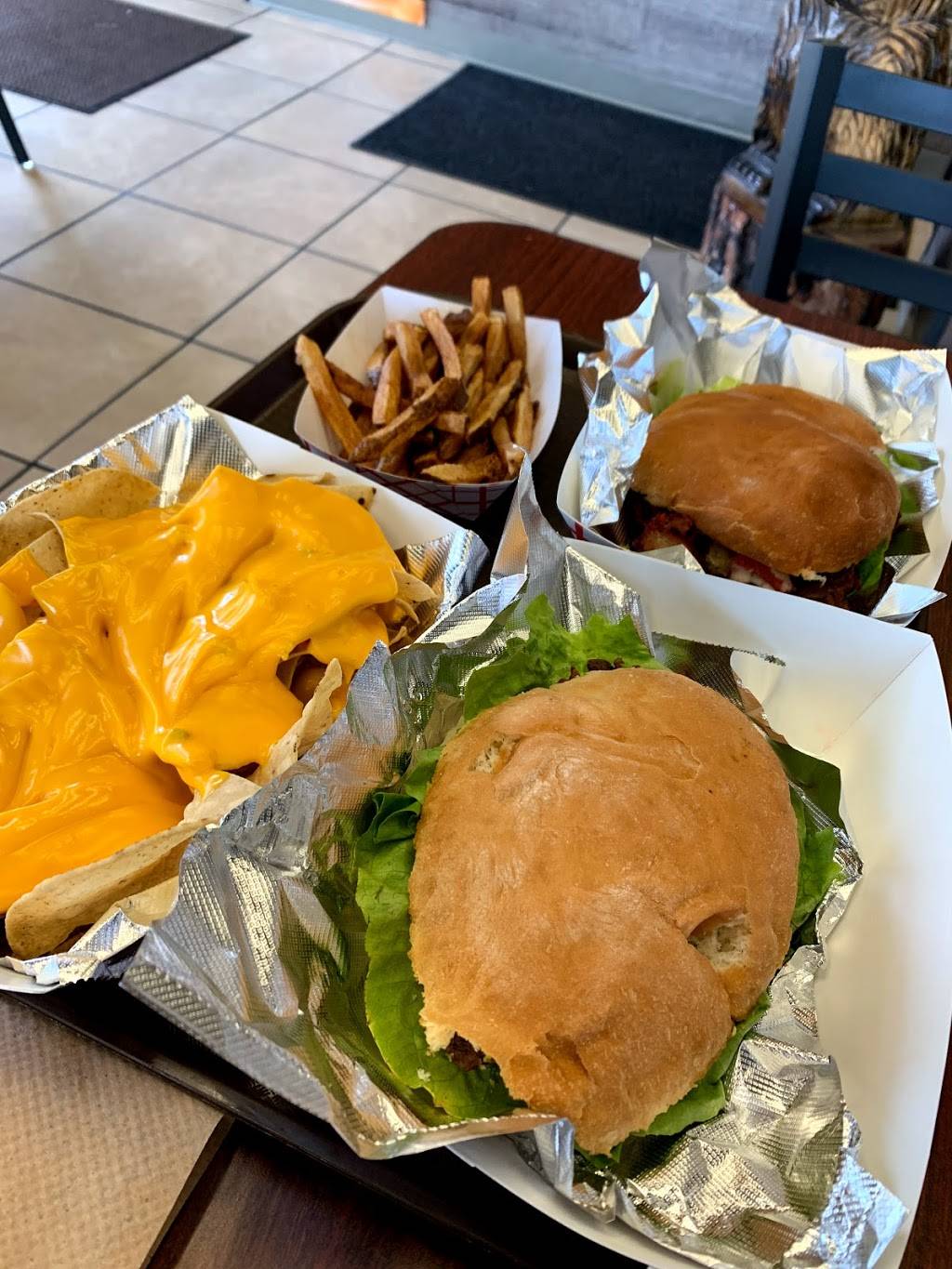 Fat Bear Burgers & Tacos | restaurant | 800 N Piedras St, El Paso, TX 79903, USA | 9152496331 OR +1 915-249-6331