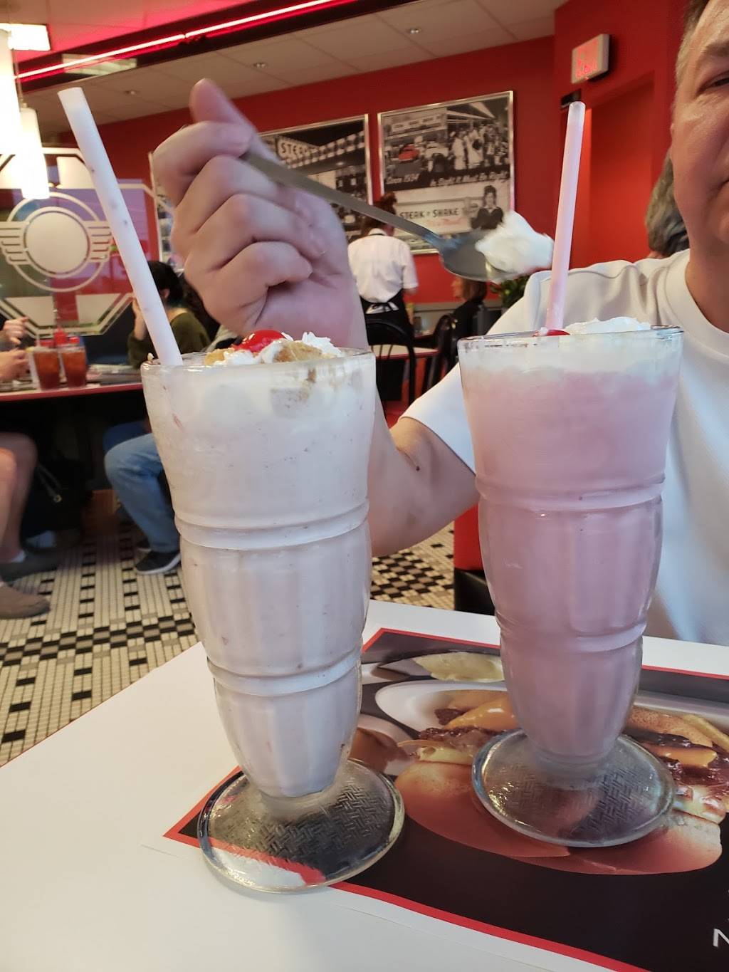 Steak n Shake | restaurant | 3247 E Battlefield Rd, Springfield, MO 65804, USA | 4178897887 OR +1 417-889-7887