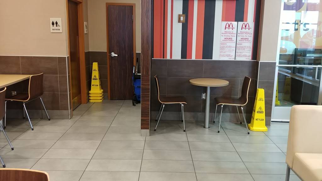 McDonalds | cafe | 6356 Jacksboro Hwy, Fort Worth, TX 76135, USA | 8172377245 OR +1 817-237-7245