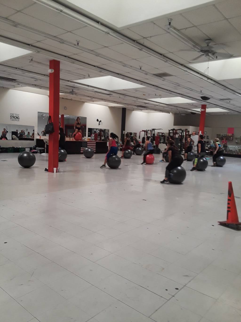 La Carreta De Lily | restaurant | 2902 W Van Buren St, Phoenix, AZ 85009, USA | 6024422050 OR +1 602-442-2050