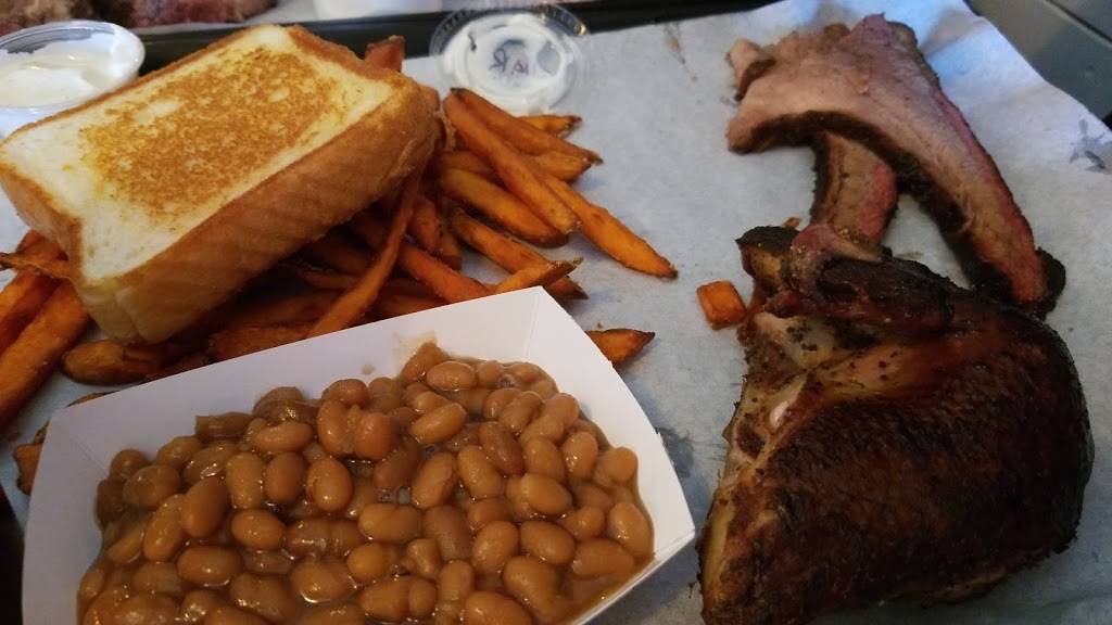 Cracker House BBQ and Southern Cooking | restaurant | 10863 FL-40, Silver Springs, FL 34488, USA | 3526251332 OR +1 352-625-1332