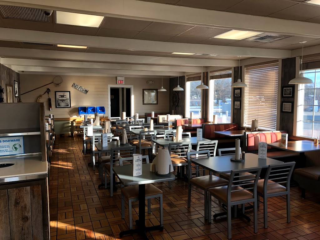 Captain Ds | restaurant | 1960 Troy Rd, Edwardsville, IL 62025, USA | 6186921611 OR +1 618-692-1611