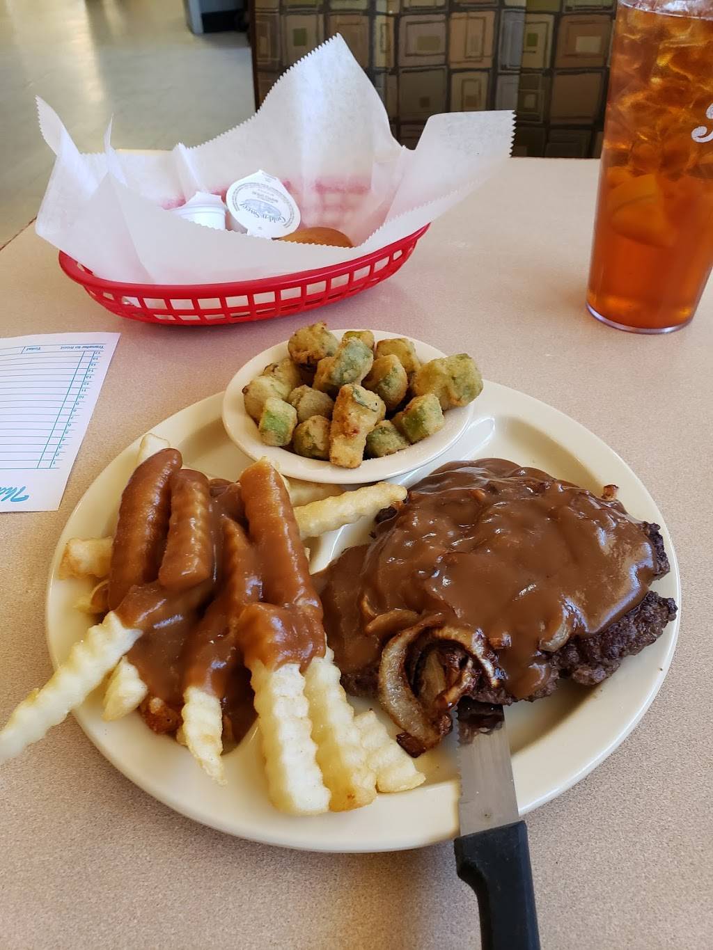 Careys Family Restaurant and Ice Cream | restaurant | 601 W 5th Ave, Lexington, NC 27292, USA | 3362429301 OR +1 336-242-9301