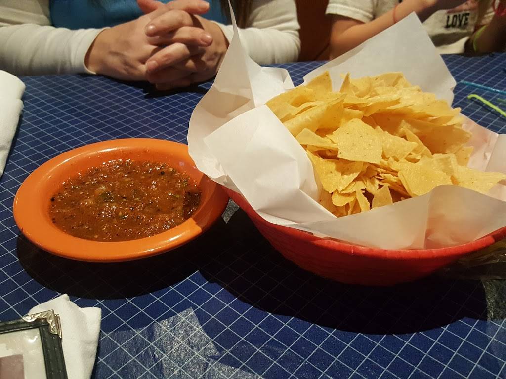 Dos rios | restaurant | 1281 N Academy Ave, New Braunfels, TX 78130, USA | 8306099556 OR +1 830-609-9556