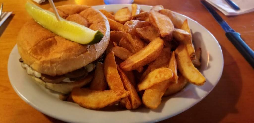 Gilligans | restaurant | 1270 Walker Rd, Windsor, ON N8Y 4T4, Canada | 5199710204 OR +1 519-971-0204