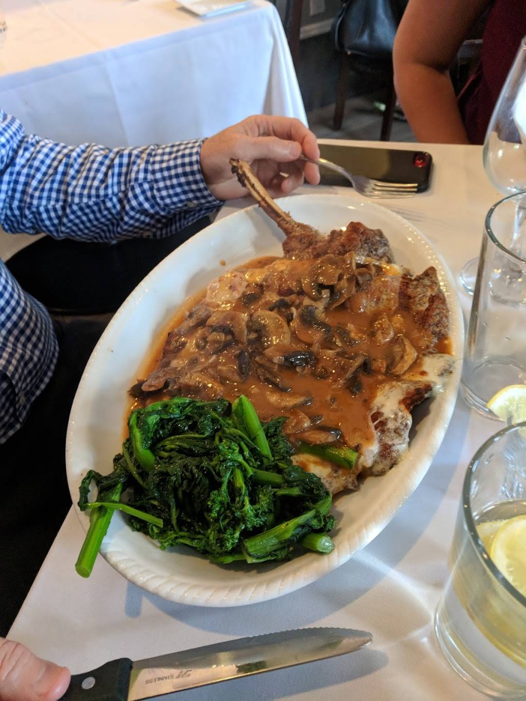 Il Vizio | restaurant | 555 Broadway, Massapequa, NY 11758, USA | 5165410045 OR +1 516-541-0045