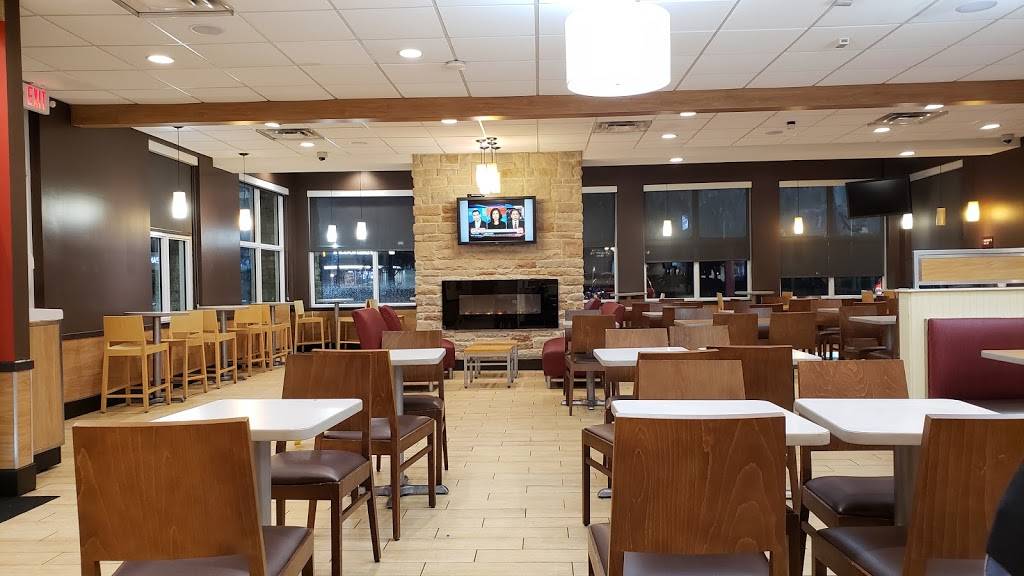 Wendys | restaurant | 2400 NW 87th Ave, Miami, FL 33172, USA | 3055921701 OR +1 305-592-1701