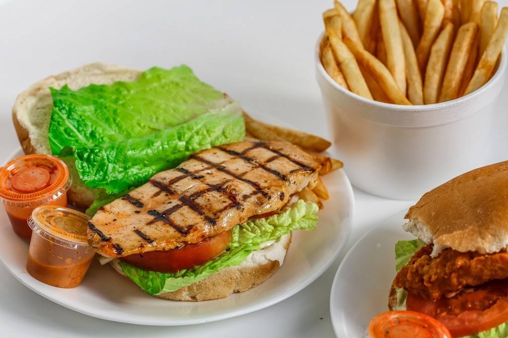 Chick Fiesta Peri Peri Good | meal takeaway | 699 Markham Rd, Scarborough, ON M1H 2A5, Canada | 4164395300 OR +1 416-439-5300