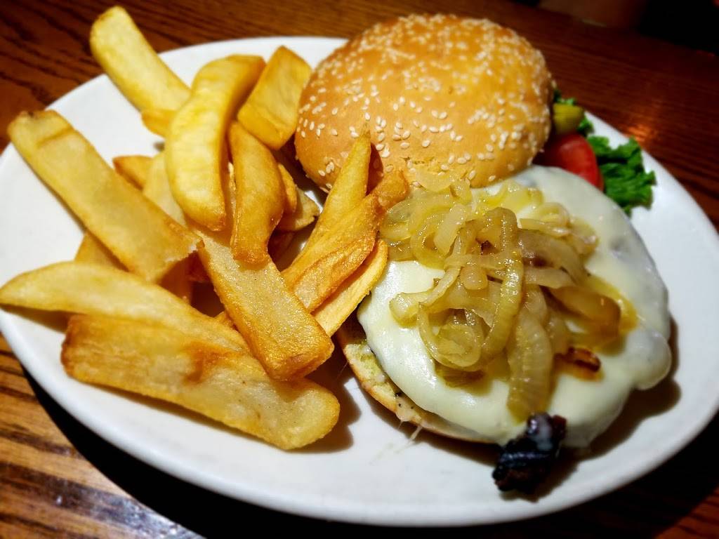 Country House | restaurant | 241 55th St, Clarendon Hills, IL 60514, USA | 6303251444 OR +1 630-325-1444