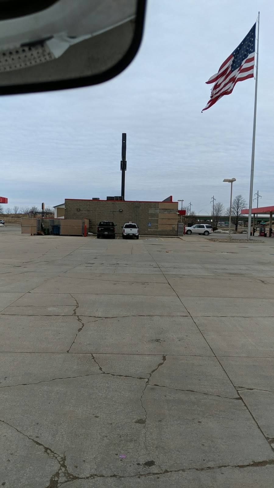 Kum & Go | meal takeaway | 2905 4th Ave S, Clear Lake, IA 50428, USA | 6413576041 OR +1 641-357-6041