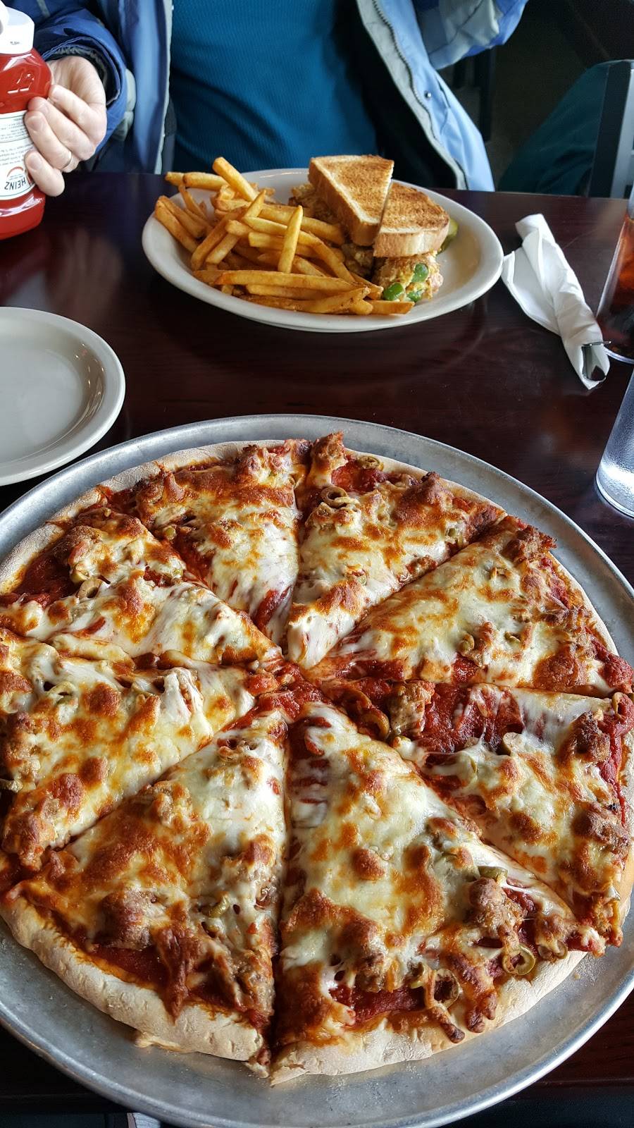 Bulldog Pizza & Grill | restaurant | 101 Mount Royal Shopping Cir, Duluth, MN 55803, USA | 2187283663 OR +1 218-728-3663