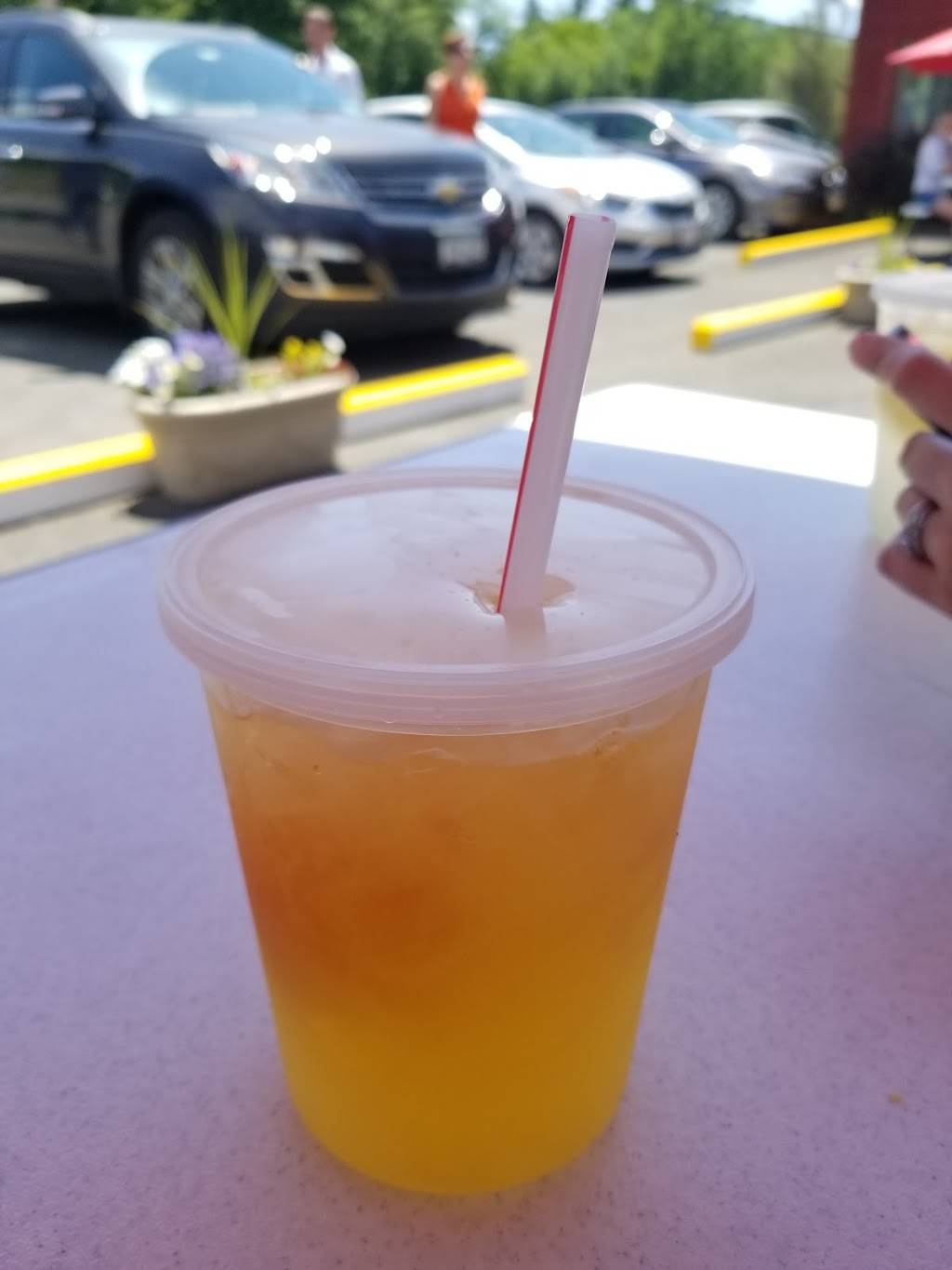 Donnas Country Grill | restaurant | 591 NY-295, Chatham, NY 12037, USA | 5183923042 OR +1 518-392-3042