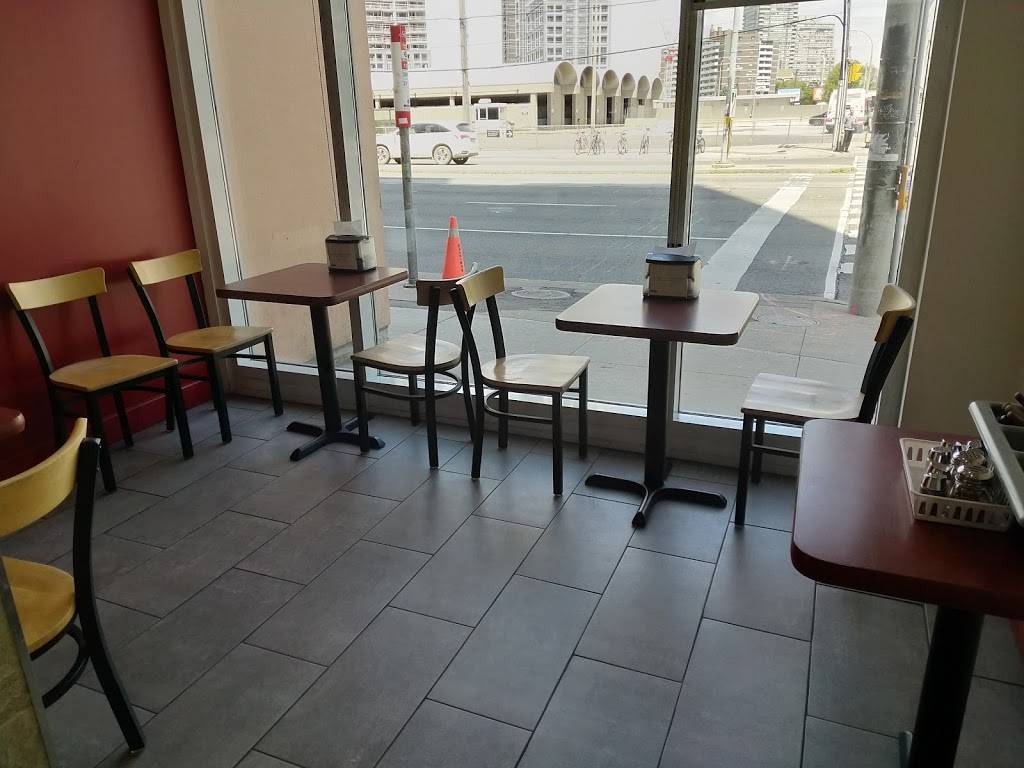 Big Slice (Bloor & Islington) | restaurant | 3391 Bloor St W, Etobicoke, ON M8X 1G3, Canada | 6477488325 OR +1 647-748-8325