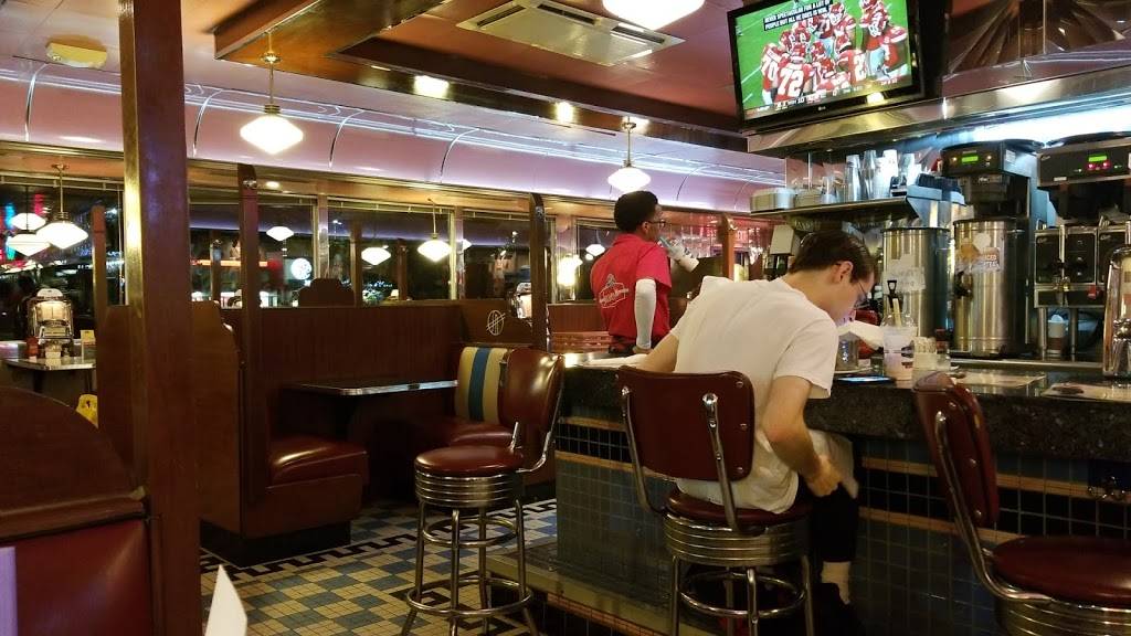 Silver Diner- Potomac Mills | restaurant | Potomac Mills, 14375 Smoketown Rd, Woodbridge, VA 22192, USA | 7036432363 OR +1 703-643-2363