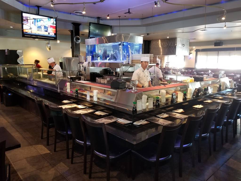 Chomp Rockin | restaurant | 181 E Commonwealth Ave, Fullerton, CA 92832, USA | 7147383511 OR +1 714-738-3511