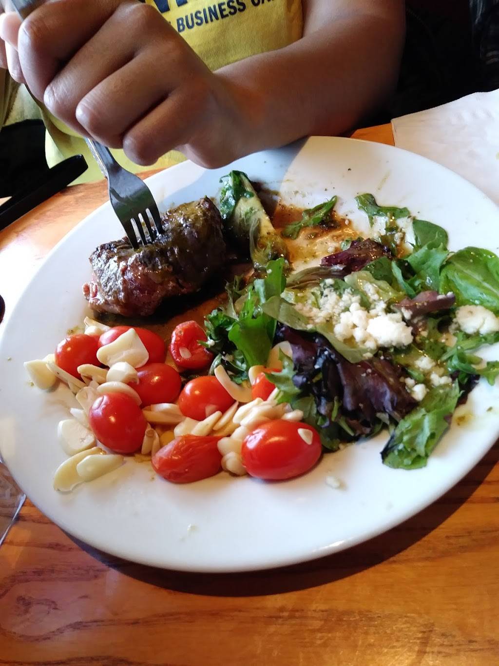 Chilis Grill & Bar | meal takeaway | 402 W 14 Mile Rd, Troy, MI 48083, USA | 2485892119 OR +1 248-589-2119