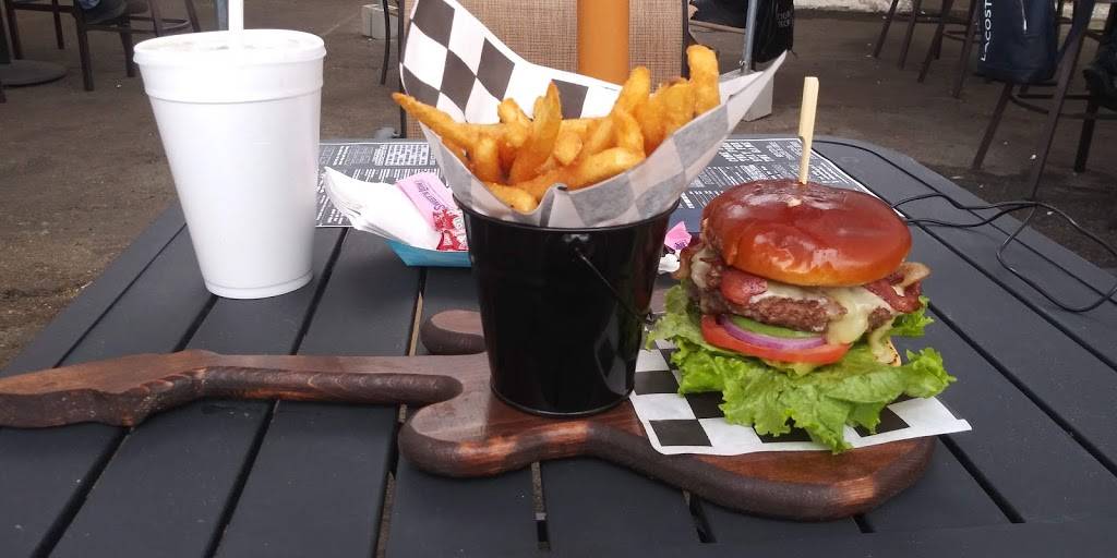 Rock & wings | restaurant | 2858 Niles St, Bakersfield, CA 93306, USA | 6614327743 OR +1 661-432-7743