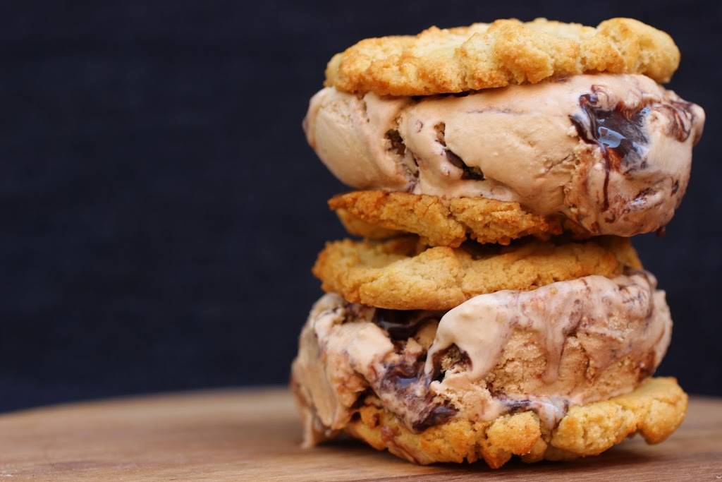 Chunk-N-Chip Ice Cream | bakery | 116 E Maple Ave, Orange, CA 92866, USA | 7144506800 OR +1 714-450-6800