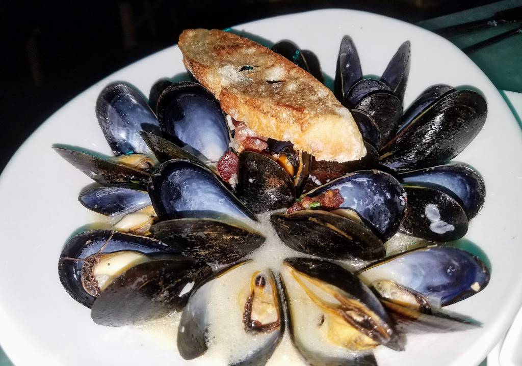 Pier W | restaurant | 12700 Lake Ave, Lakewood, OH 44107, USA | 2162282250 OR +1 216-228-2250