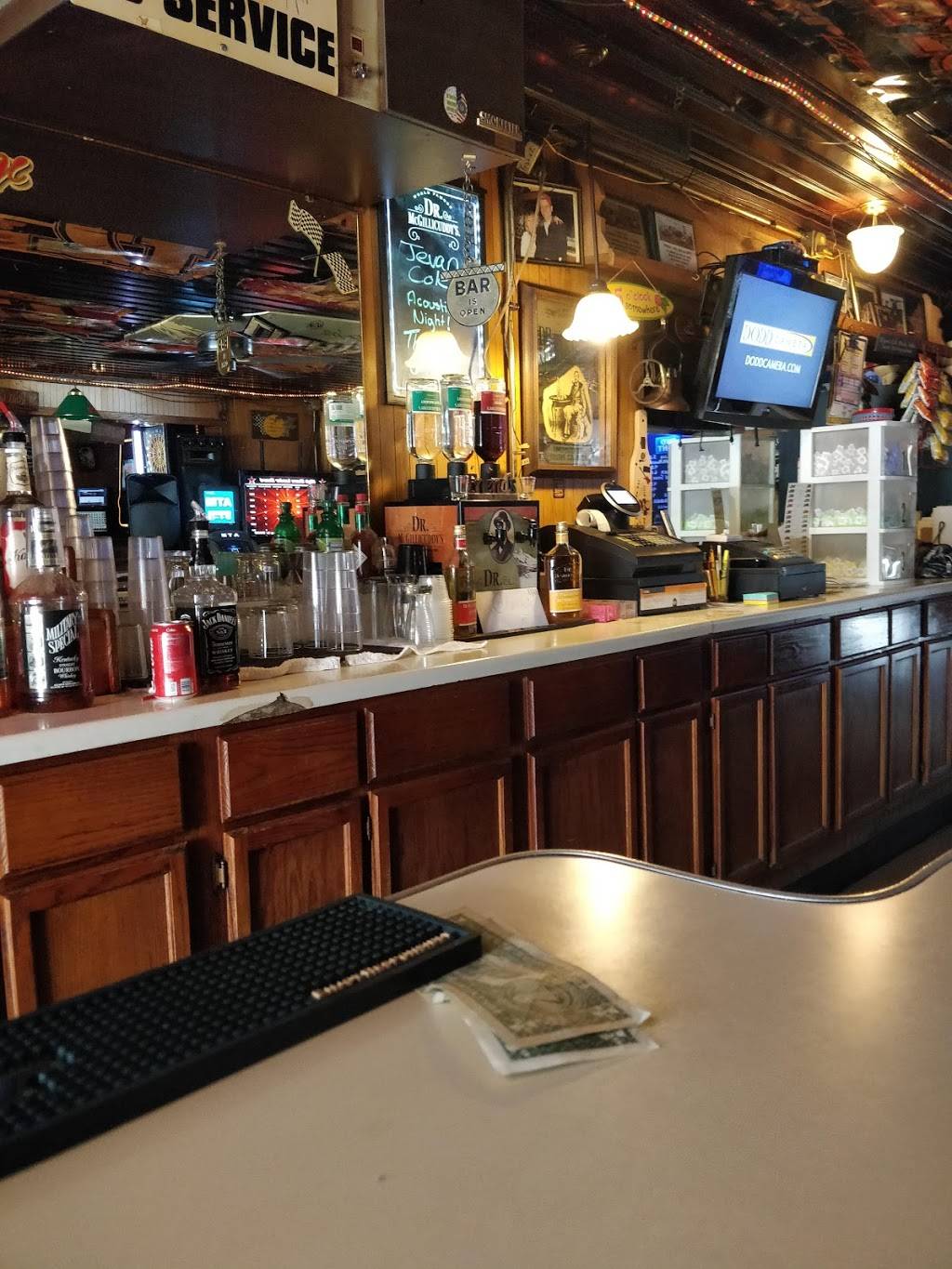Finish Line Bar & Grill | restaurant | 1137 Bowman St, Mansfield, OH 44903, USA | 4197473200 OR +1 419-747-3200
