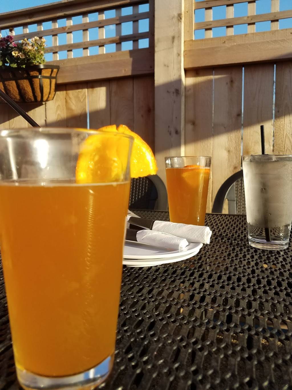 The Beacon Tap | restaurant | 1374 Lee St, Des Plaines, IL 60018, USA | 8477152772 OR +1 847-715-2772