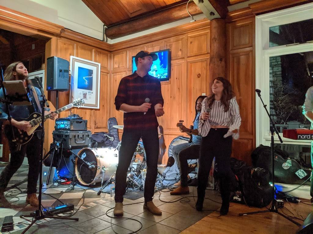 Round Island Bar & Grill | restaurant | One Lake Shore Dr, Mackinac Island, MI 49757, USA | 9068473000 OR +1 906-847-3000