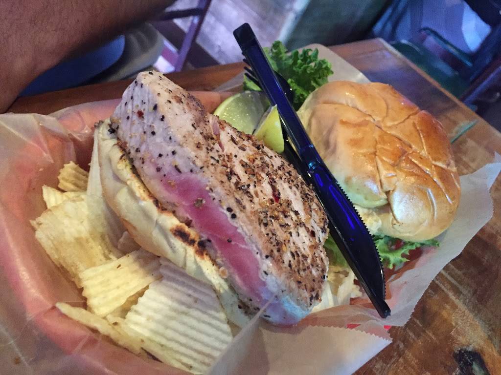 Hole In The Wall Tavern | restaurant | 9821 SW 184th St, Palmetto Bay, FL 33157, USA | 3052333225 OR +1 305-233-3225